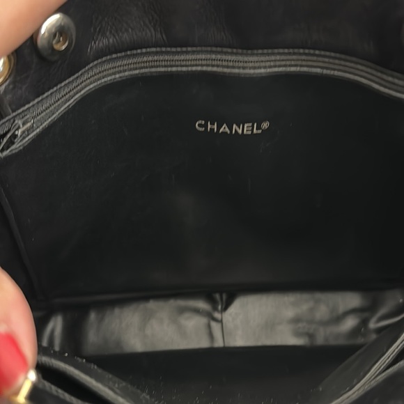 AUTHENTIC CHANEL BLACK VINTAGE BAG WITH BOX - Picture 9 of 17